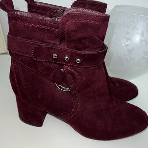 Kelly & Katie. Thelim bootie. Worn once. Burgendy